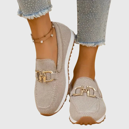 Elena Montiel | Zapatillas estilo mocasín.