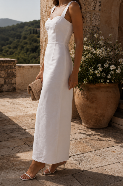 Vestido largo ajustado con escote corazón.