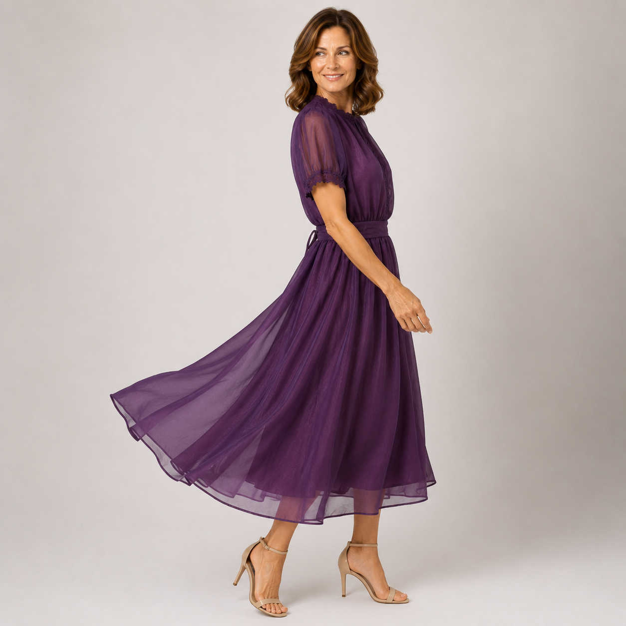 Calmira™ Vestido largo con escote pronunciado y borde de encaje de gasa.