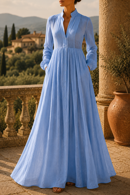 Elegante vestido largo con escote pronunciado.