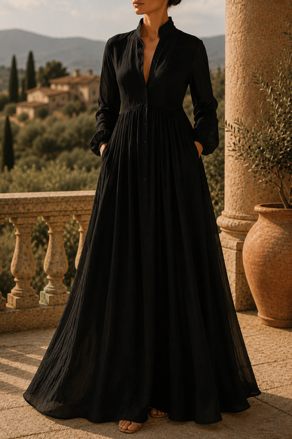 Elegante vestido largo con escote pronunciado.