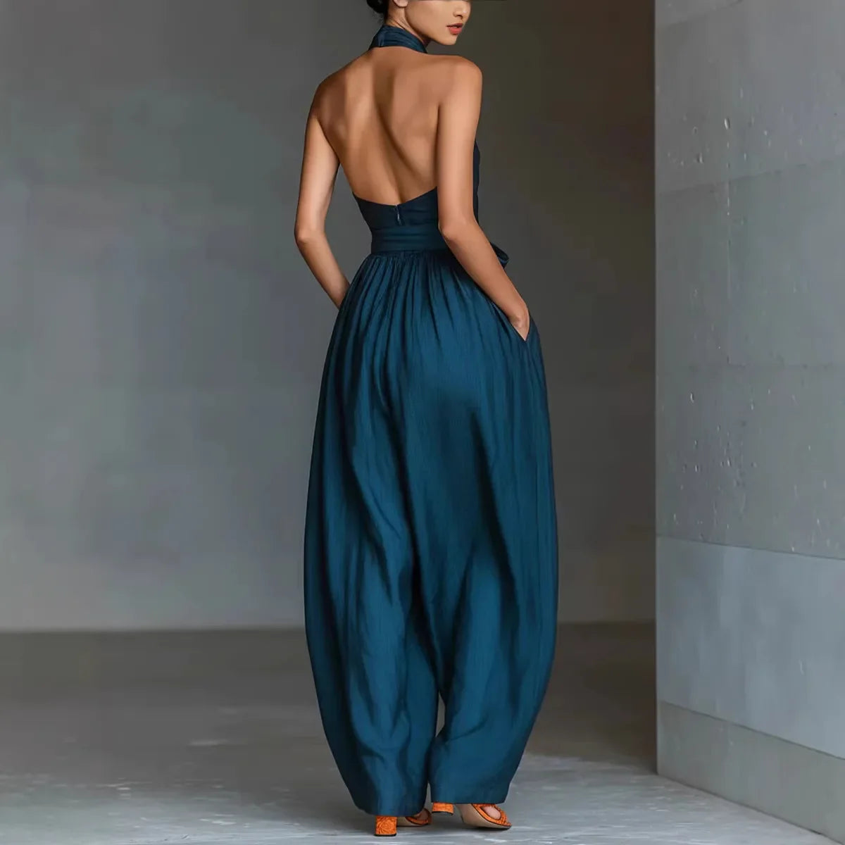 Mono con Cintura definida y Piernas Anchas