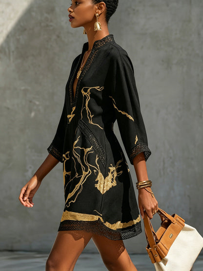Ángeles™ Minivestido negro con estampado de mármol dorado y encaje de croché.