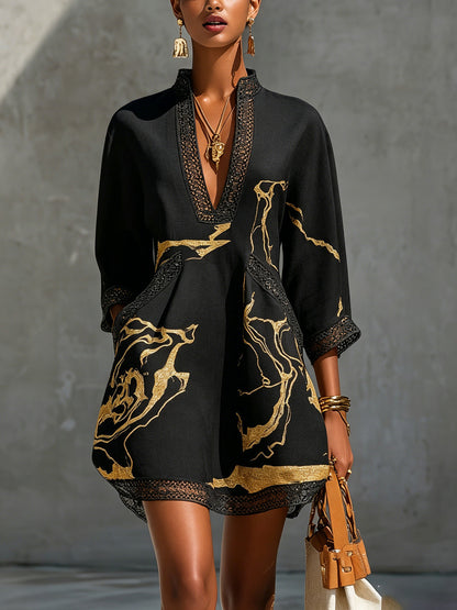 Ángeles™ Minivestido negro con estampado de mármol dorado y encaje de croché.