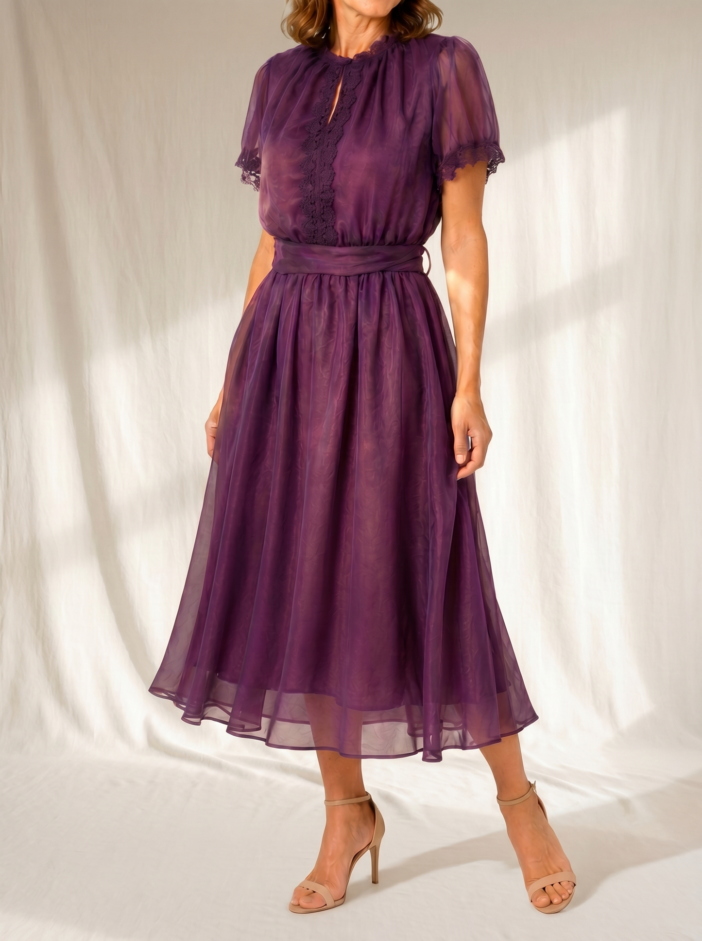 Calmira™ Vestido largo con escote pronunciado y borde de encaje de gasa.