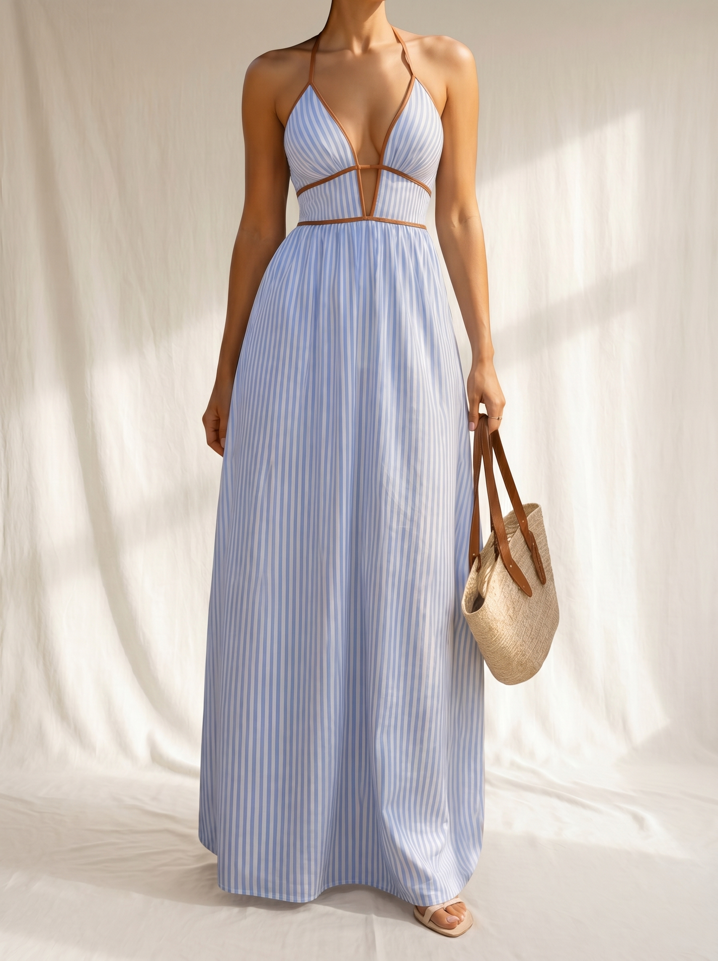 Vintara™ Vestido largo a rayas con escote descubierta